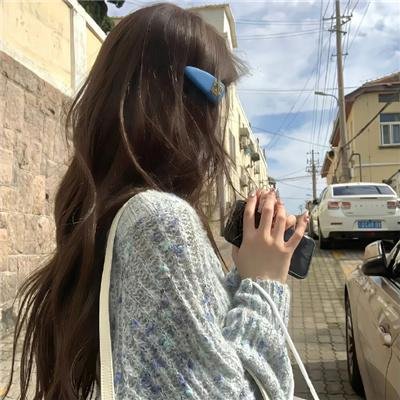 《盐和樟脑》海报